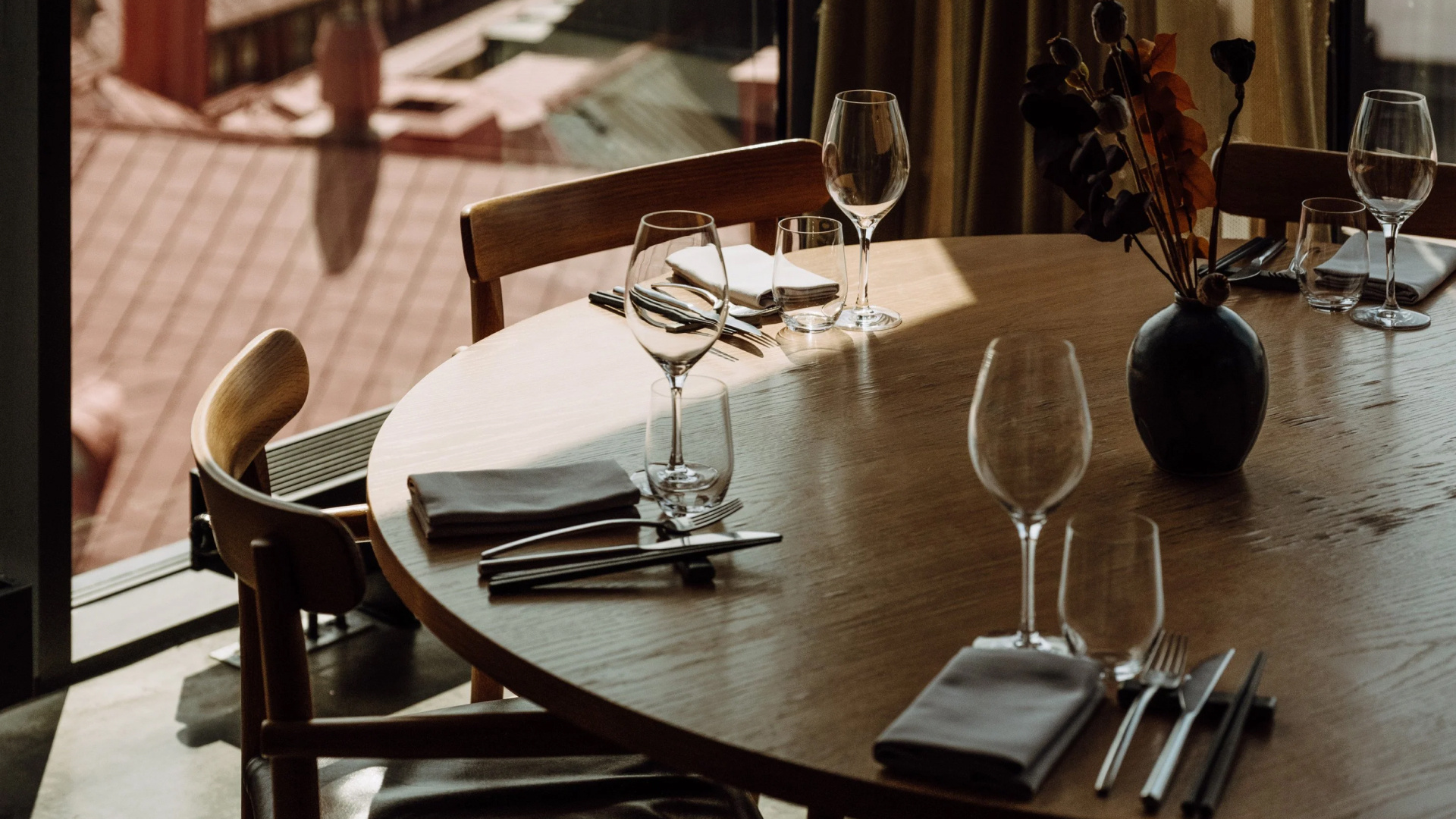 Breakfast round table